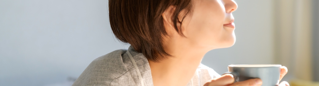 リラックスしている女性