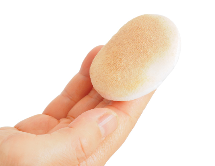 ファンデーションとパフ