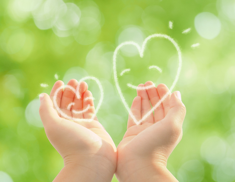 両手で包み込むイメージ