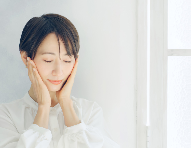 肌に不安のある女性イメージ