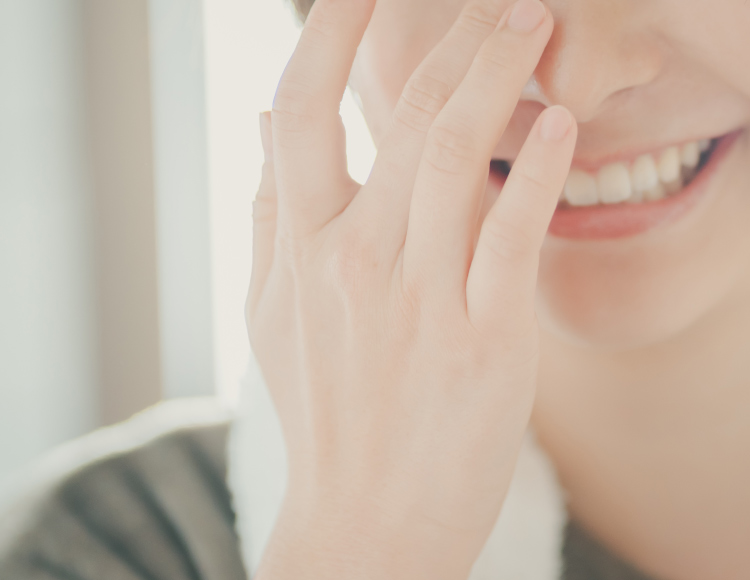 洗顔する女性イメージ