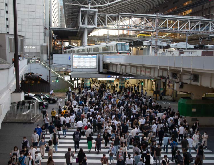 通勤する人混み